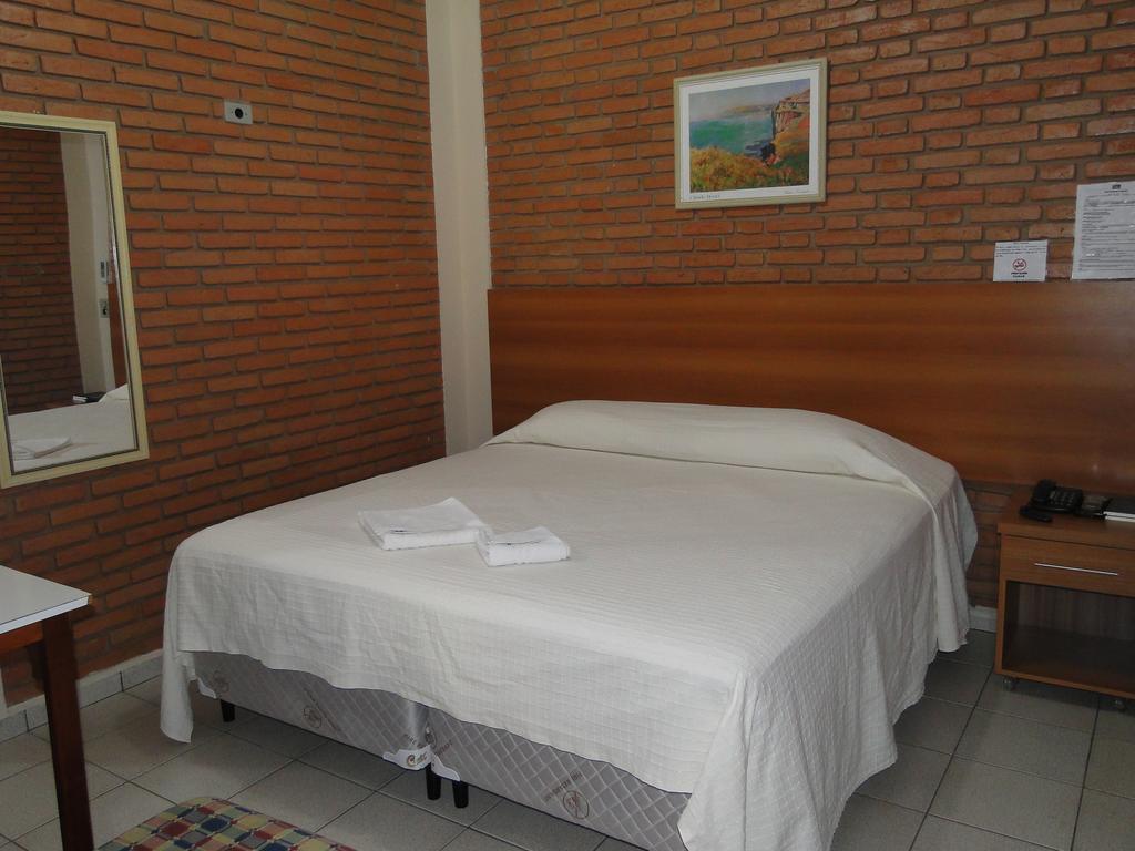 Hotel Pousada Vale Do Sol Em Pompeia Room photo